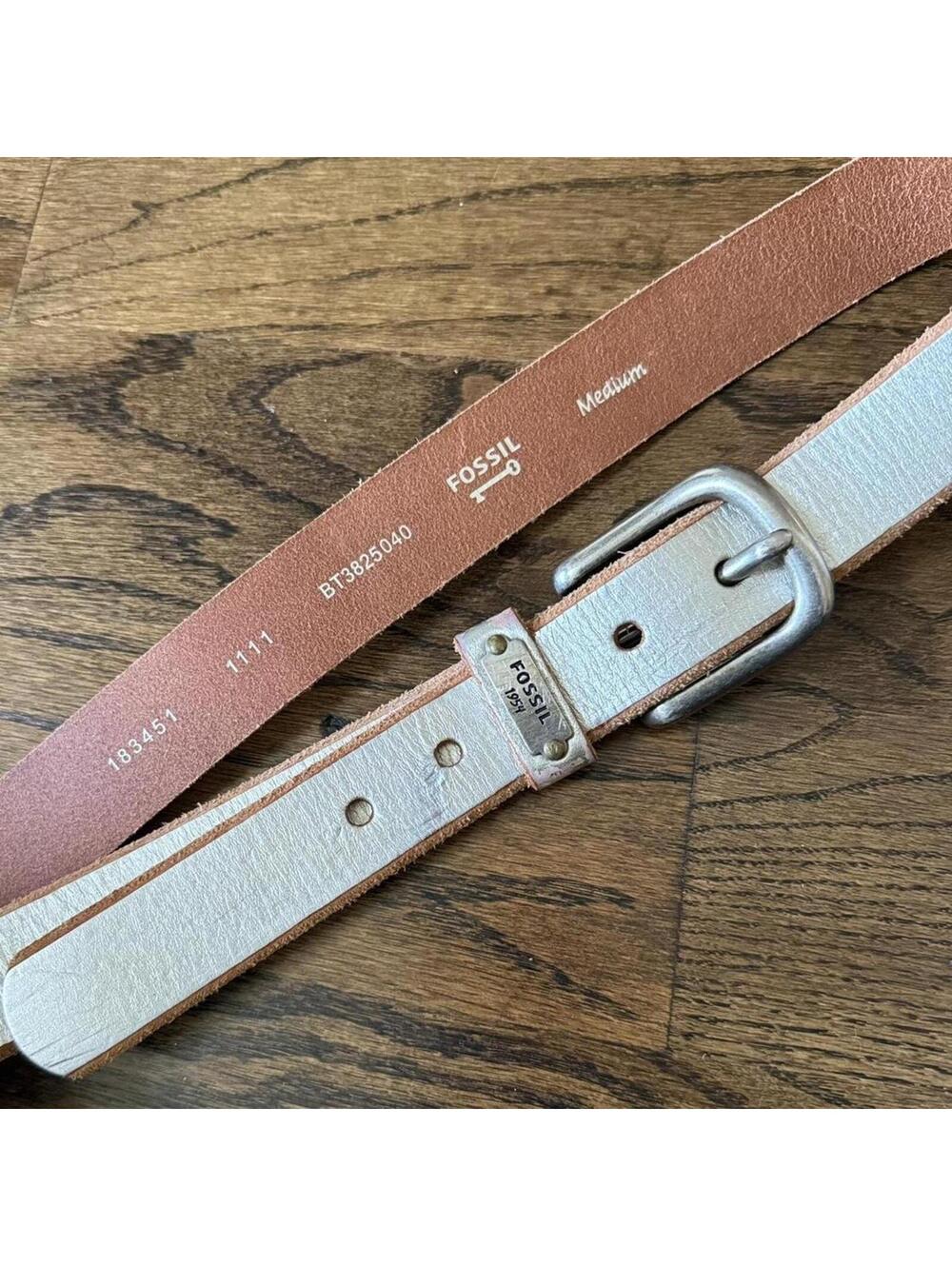 🤍 Fossil Leather Belt Silver Metallic Medium - Picture 3 of 5
